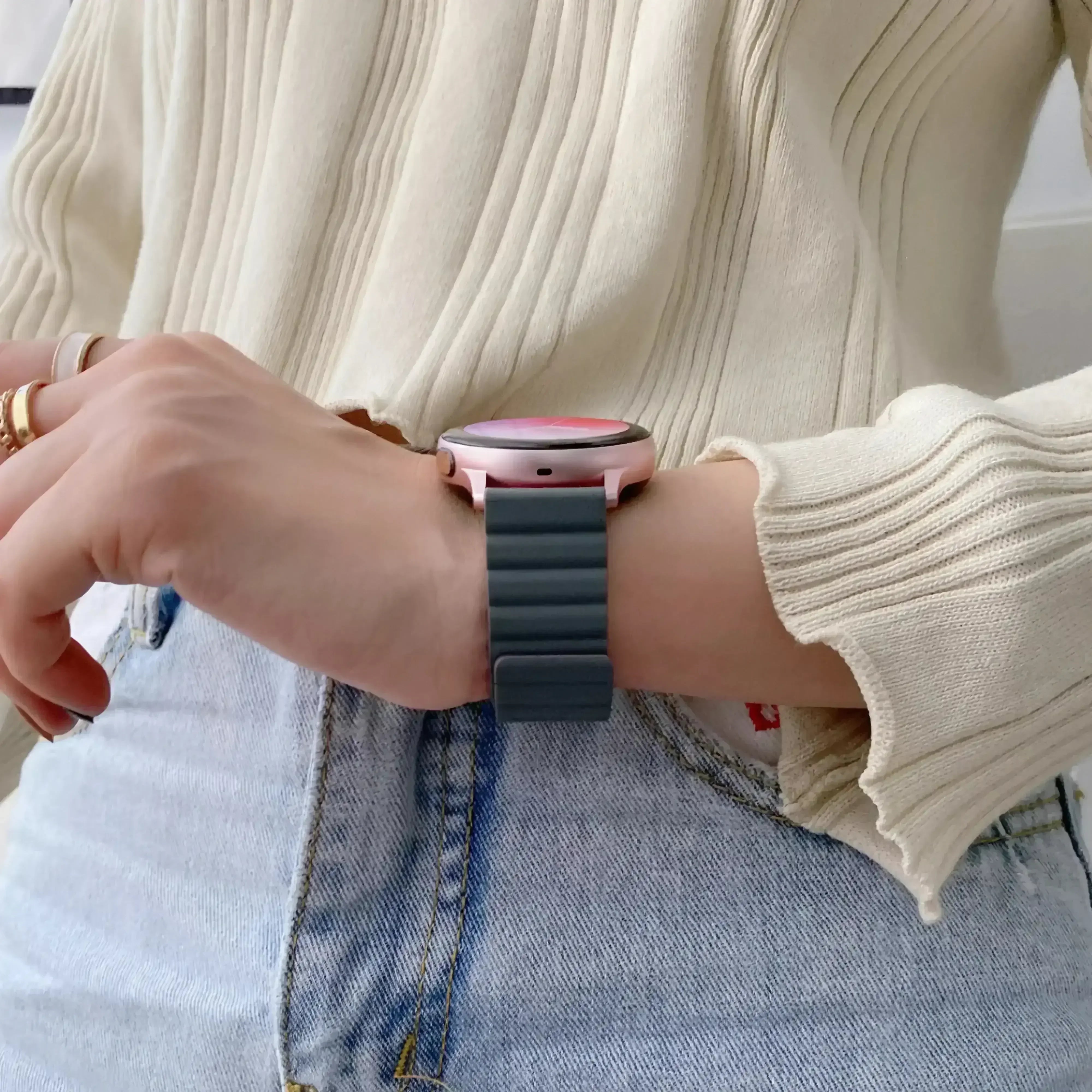 Image of Rovan — Magnetic Silicone Sport Band — Quick Release 20mm - Nothing but Bands