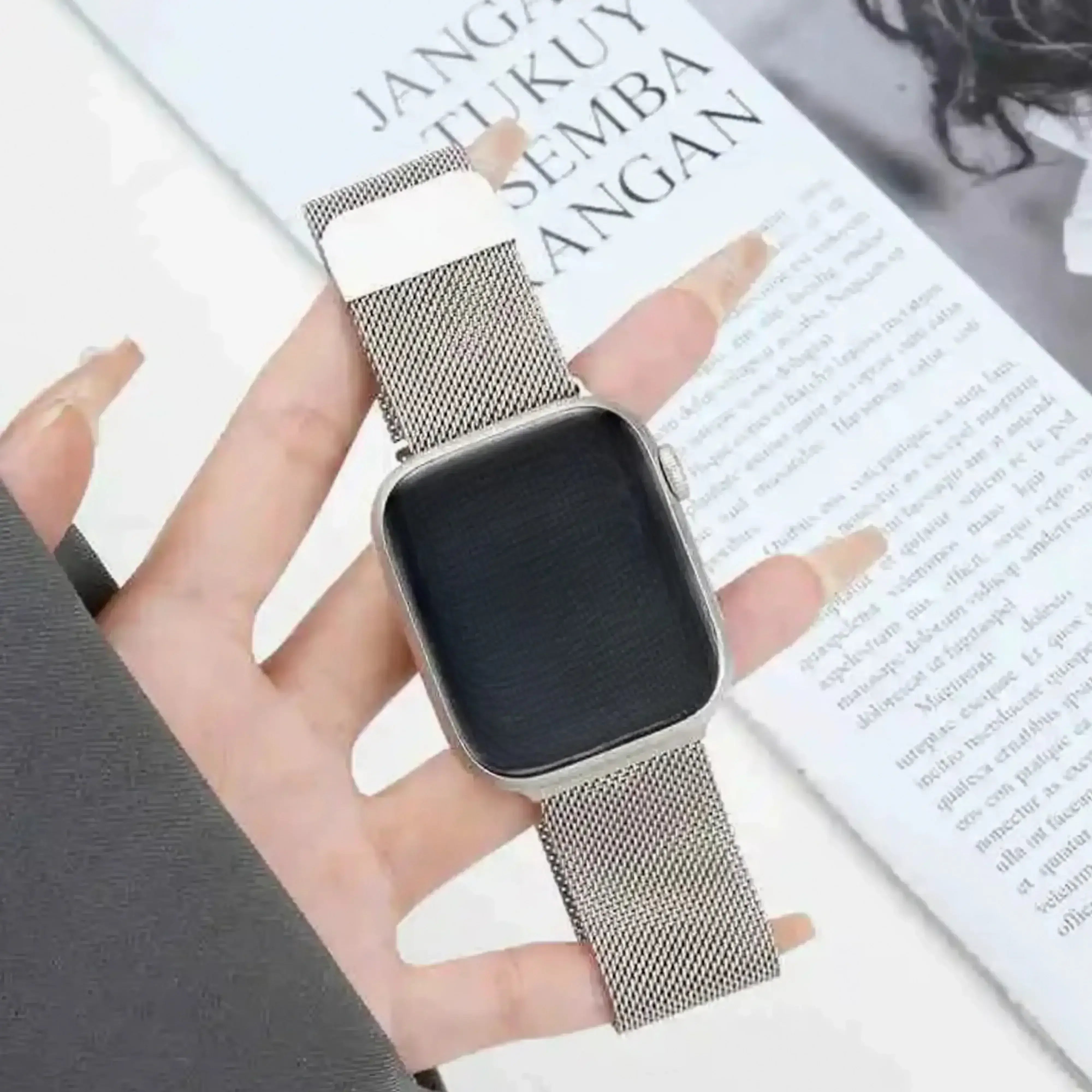Image of Vayra — Magnetic Milanese — Apple Watch - Nothing but Bands
