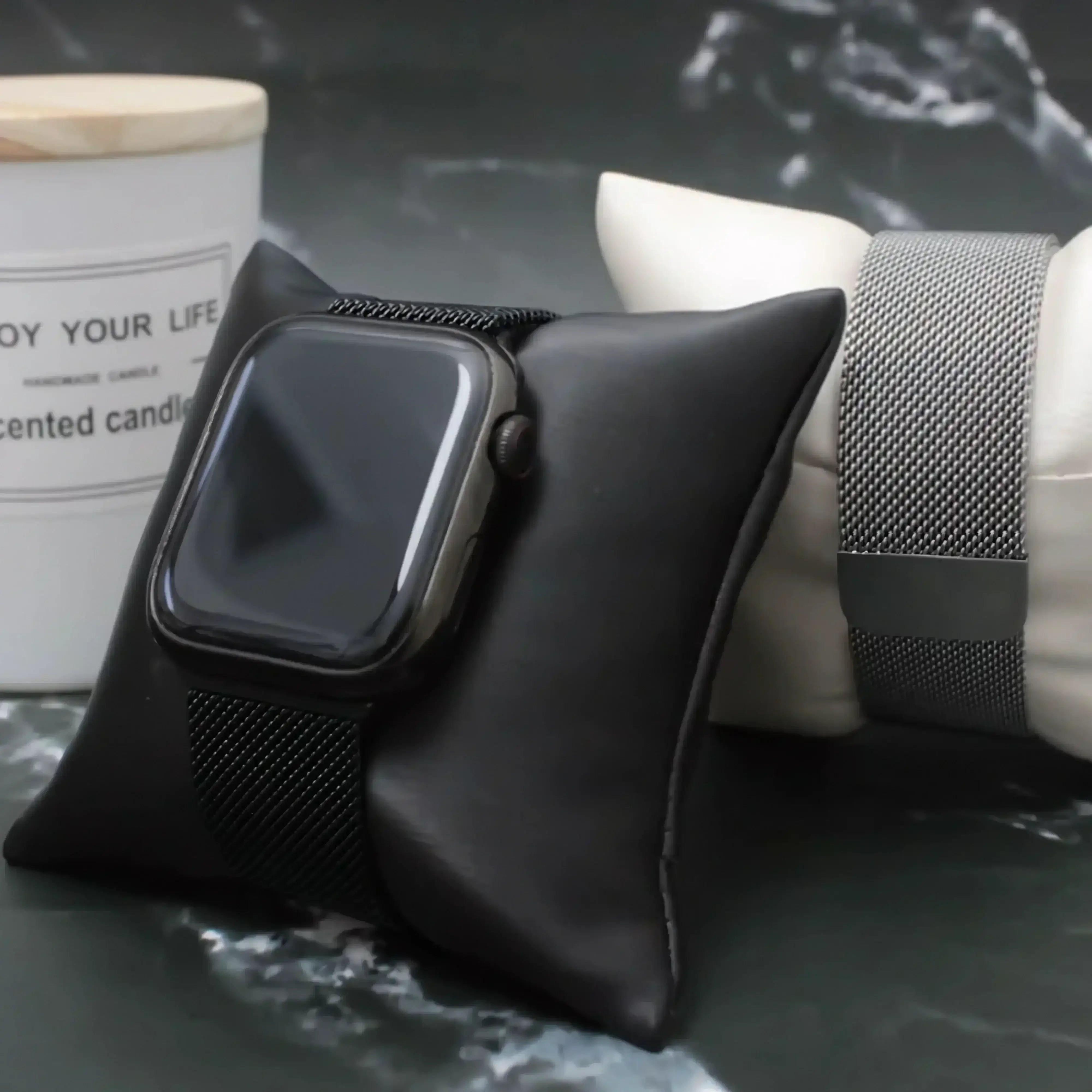 Image of Vayra — Magnetic Milanese — Apple Watch - Nothing but Bands