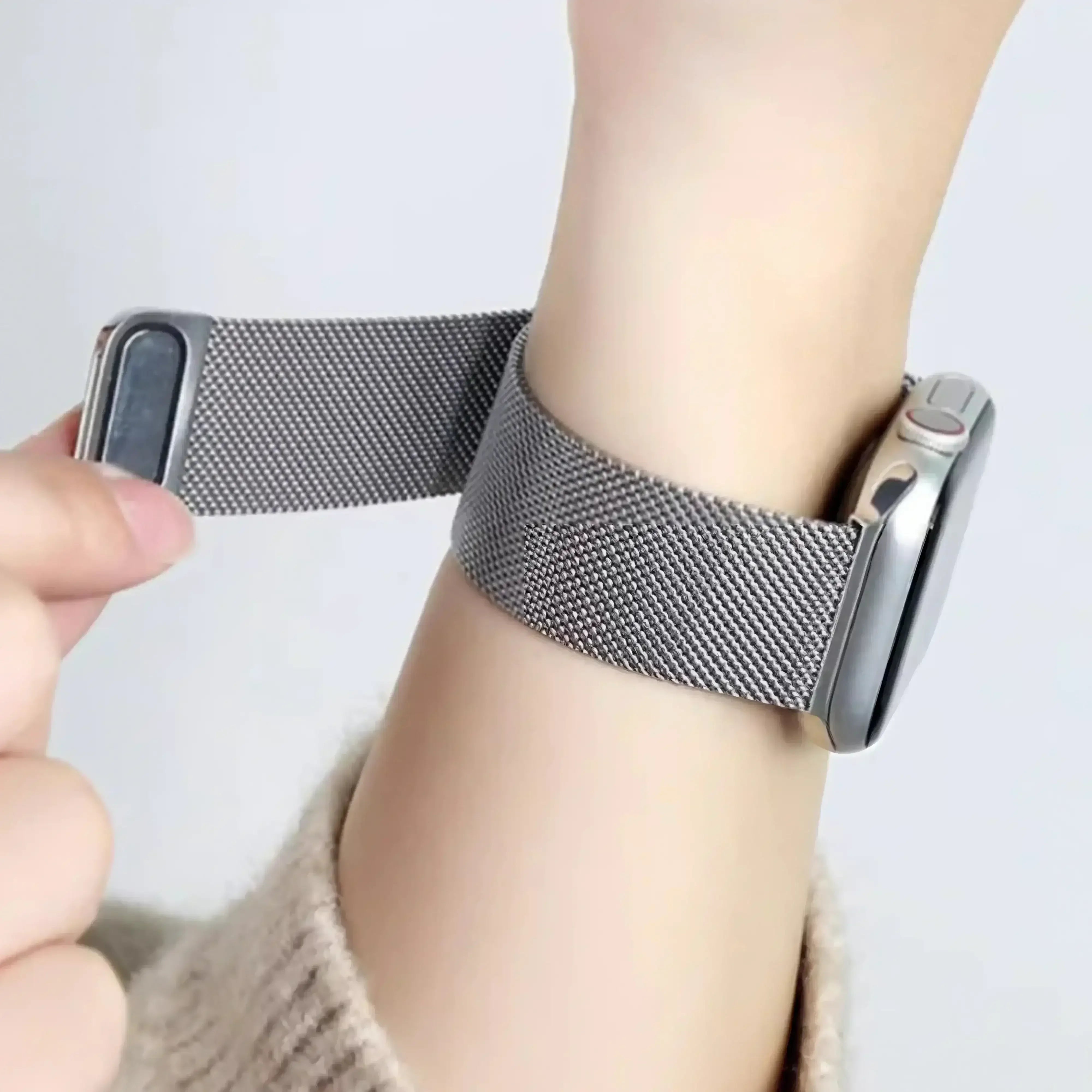 Image of Vayra — Magnetic Milanese (Silver) — Apple Watch - Nothing but Bands