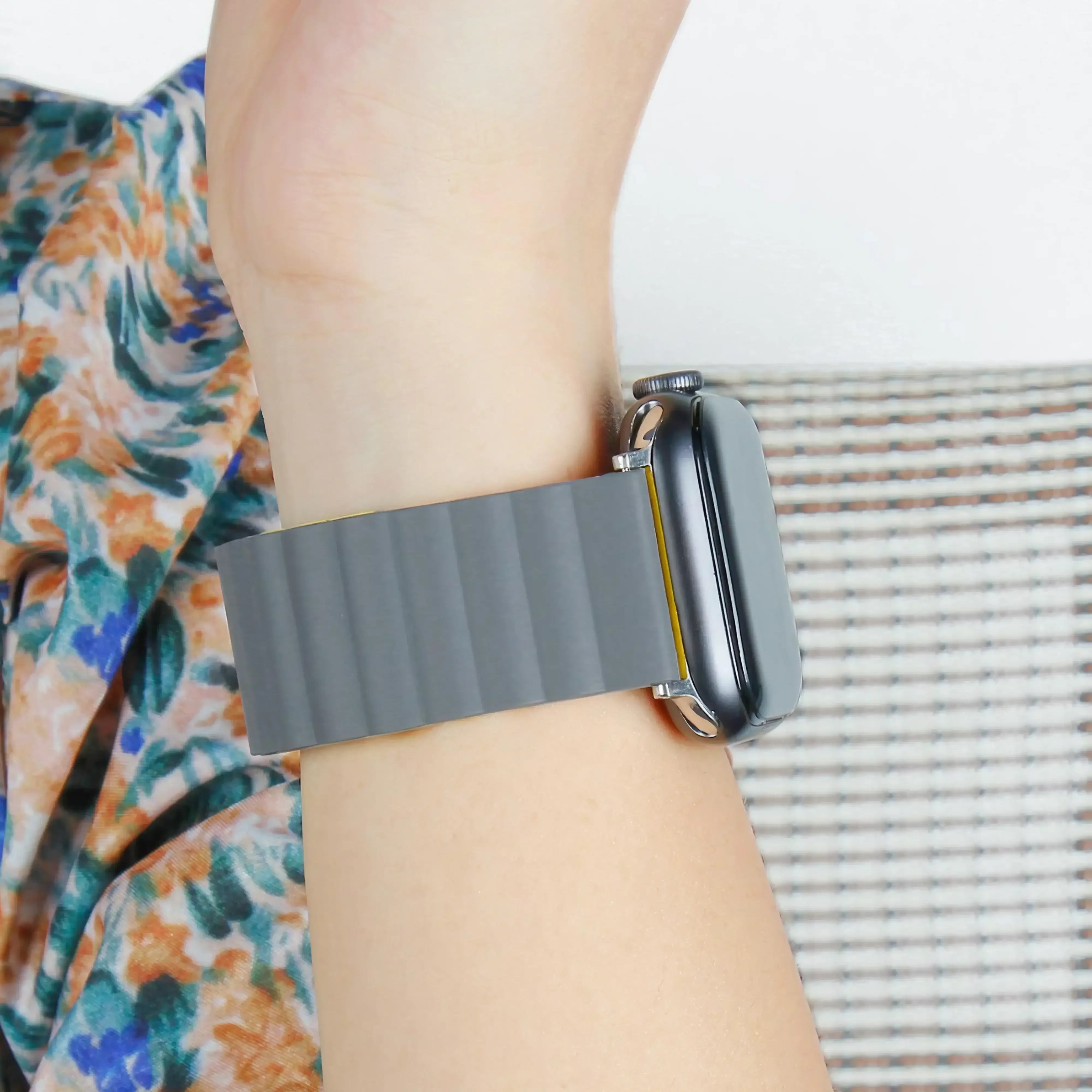 Image of Rovan — Magnetic Silicone Sport Band — Apple Watch - Nothing but Bands